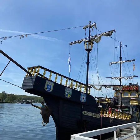 Uroczy Drewniany W Charzykowach