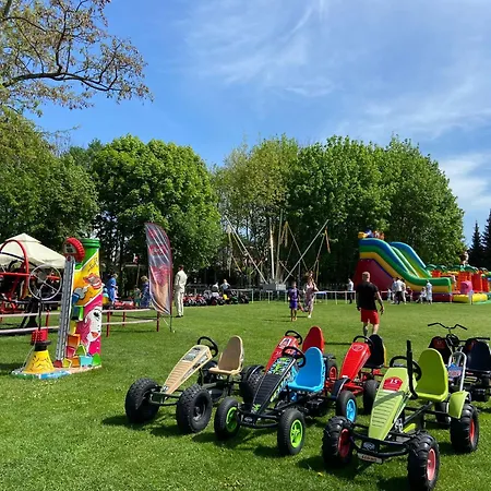 Uroczy Drewniany W Charzykowach Charzykowy