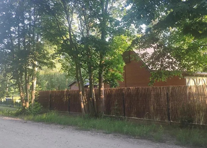 Uroczy Drewniany W Charzykowach Nyaraló *