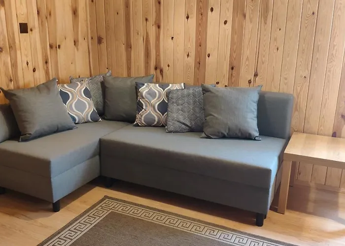 Uroczy Drewniany W Charzykowach Nyaraló *