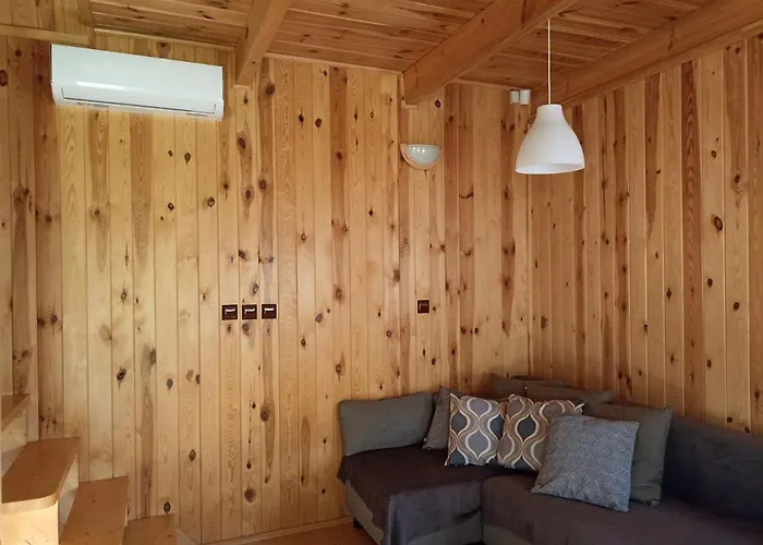 Uroczy Drewniany W Charzykowach Charzykowy