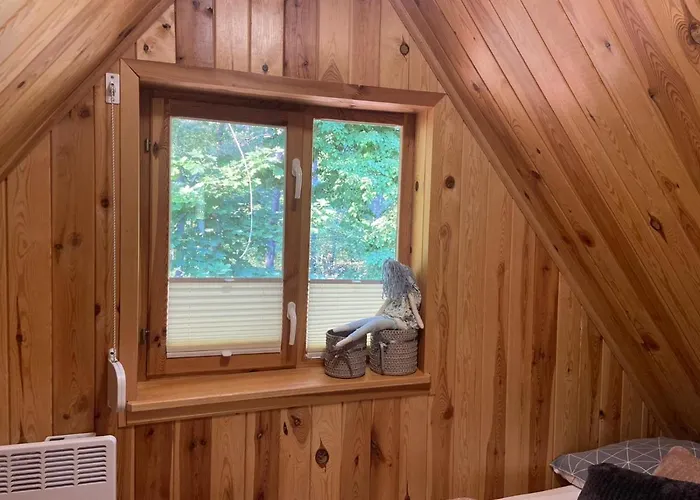 Uroczy Drewniany W Charzykowach Nyaraló *