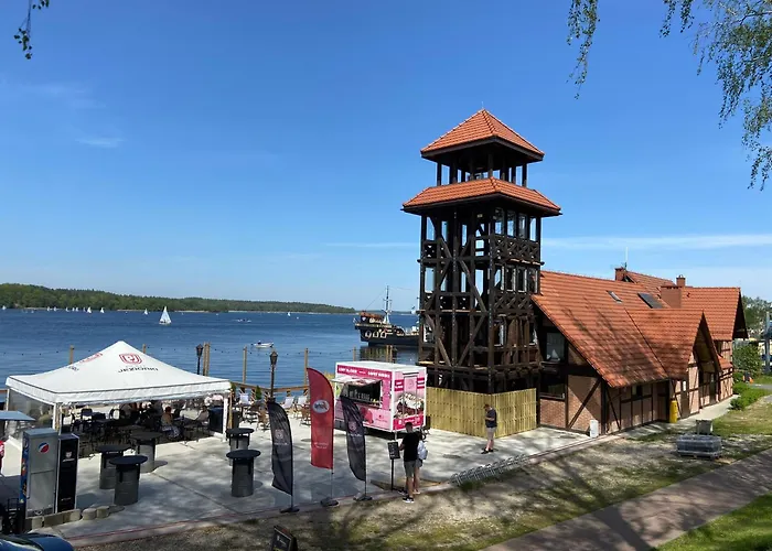 Uroczy Drewniany W Charzykowach Nyaraló *