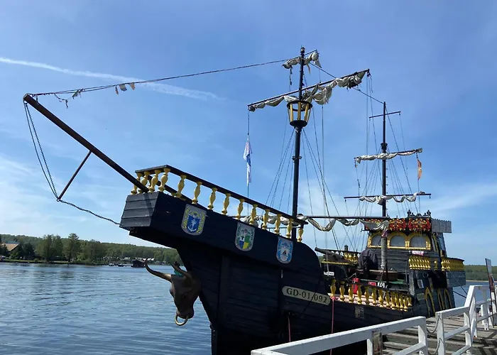 Uroczy Drewniany W Charzykowach